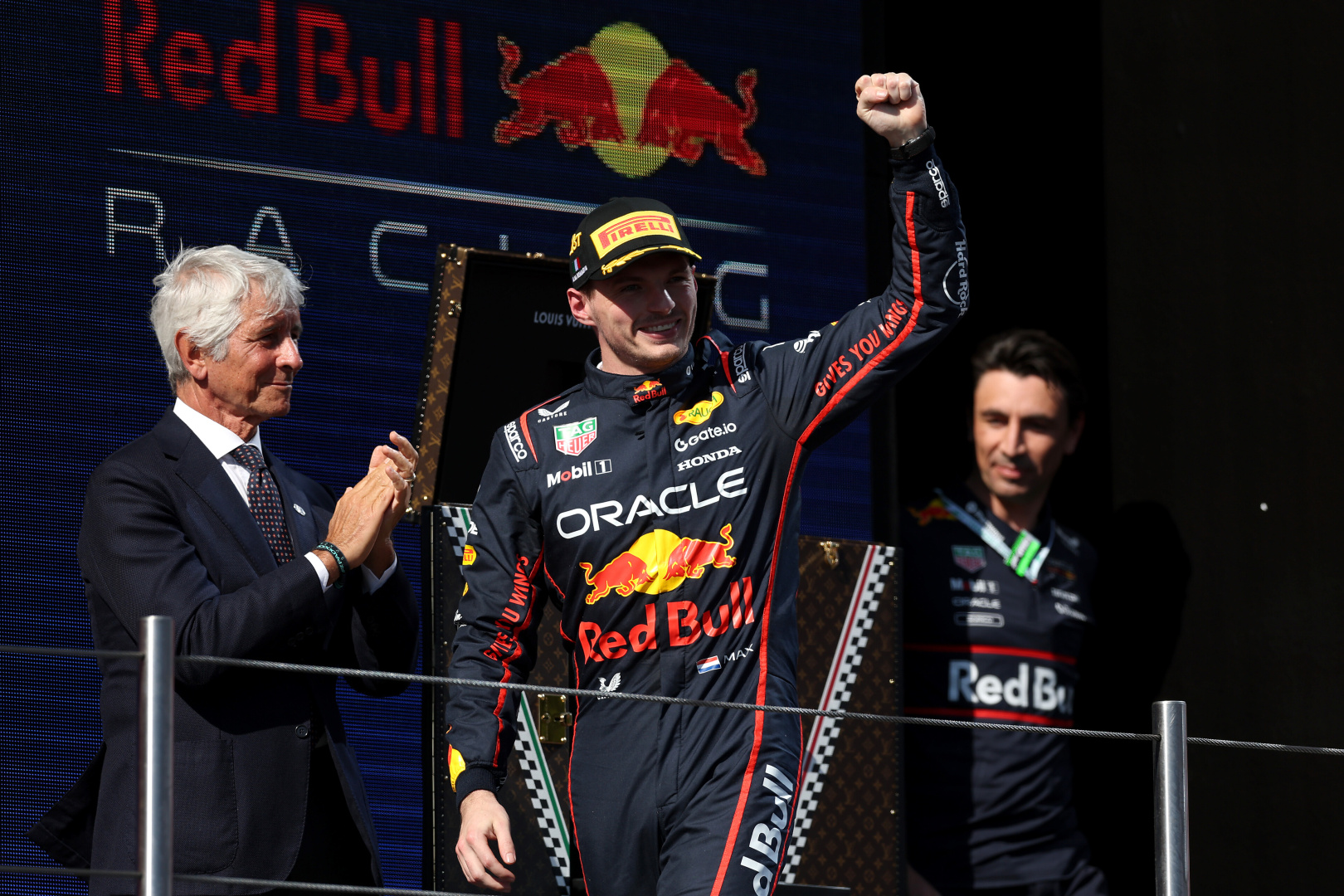 SMALL_圖1-  Red  Bull 車隊 Max Verstappen 完美開局奪冠！慶祝車隊第400場比賽。（Red Bull 提供）